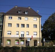 Wohn-/Geschäftshaus mit Wohnbaugrundstück - M-Moosach